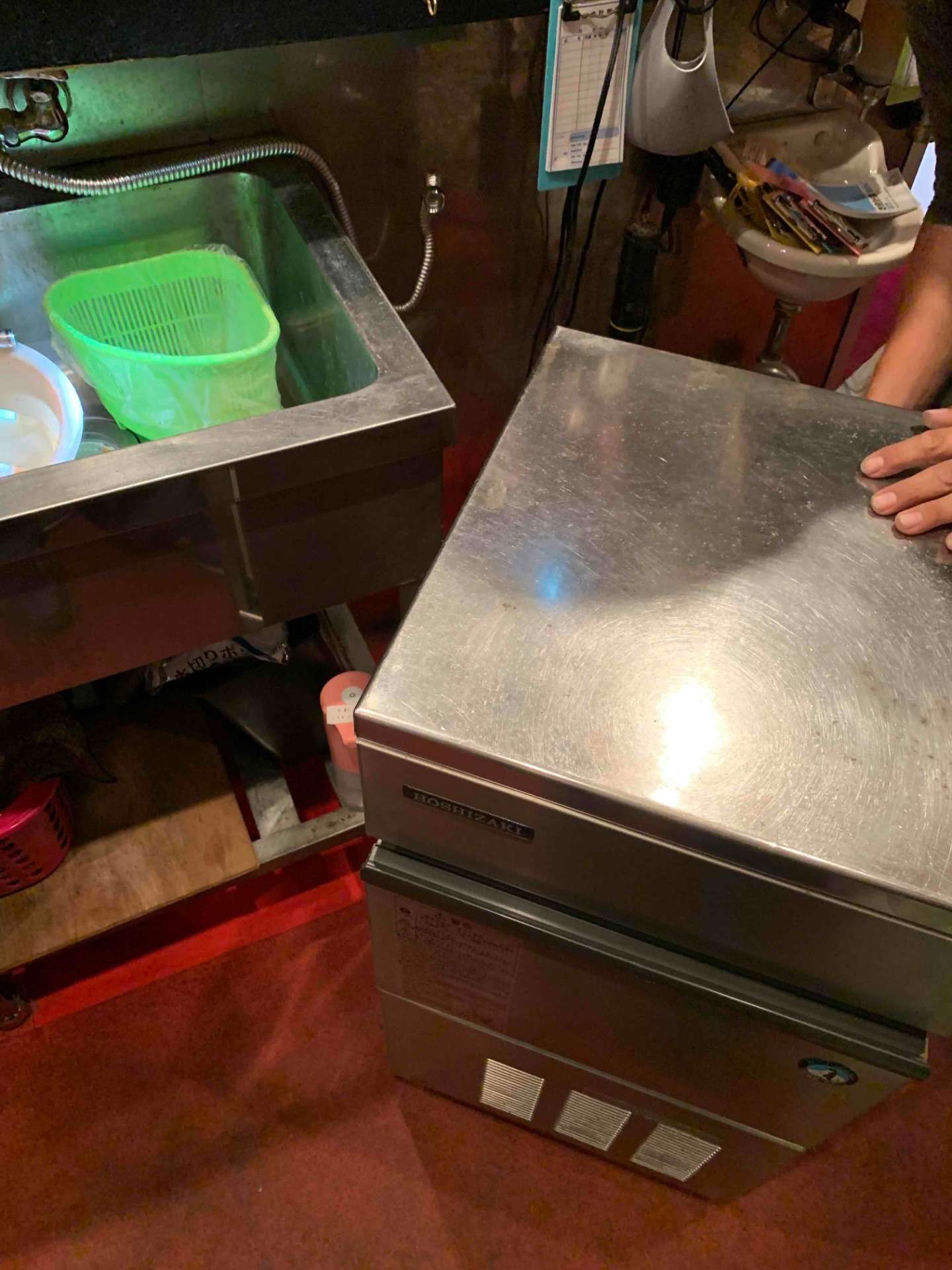 一宮市内の飲食店様に、製氷機を設置、納品させて頂きました