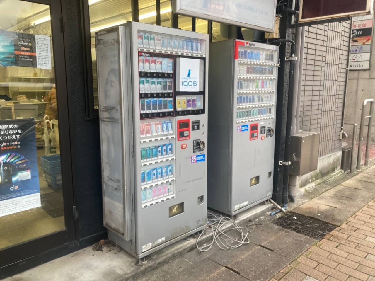 岐阜市内にて、タバコの自動販売機2機の撤去のご依頼でした